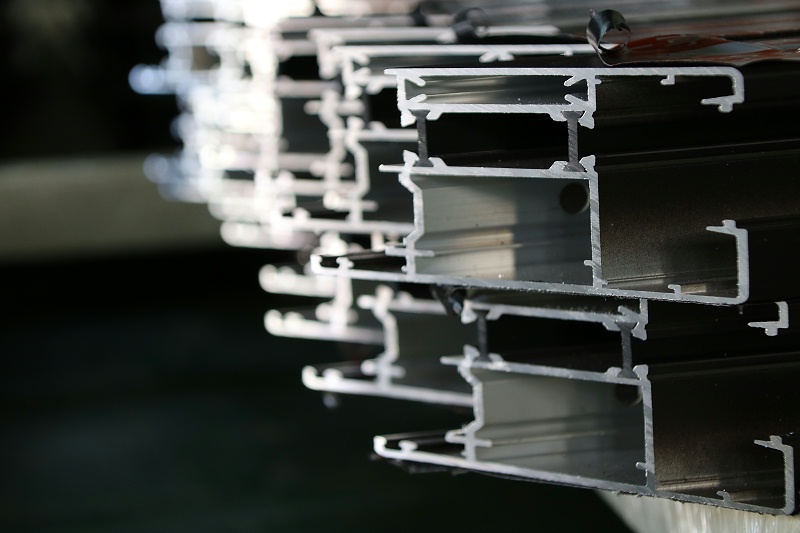 佛山高檔別墅鋁合金門窗哪個(gè)牌子好？樓上樓門窗